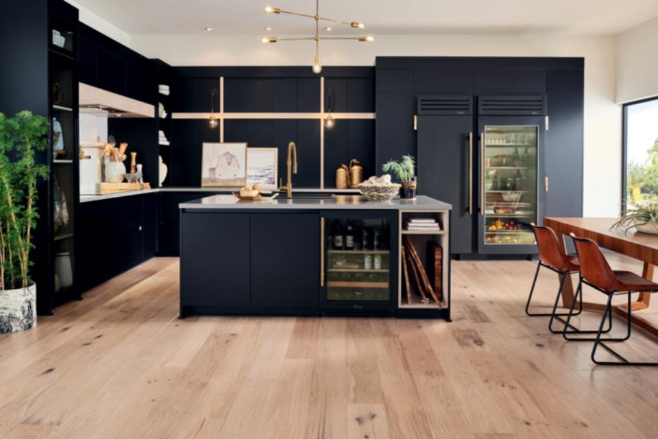 navy blue kitchen cabinets in kitchen with gold accents.